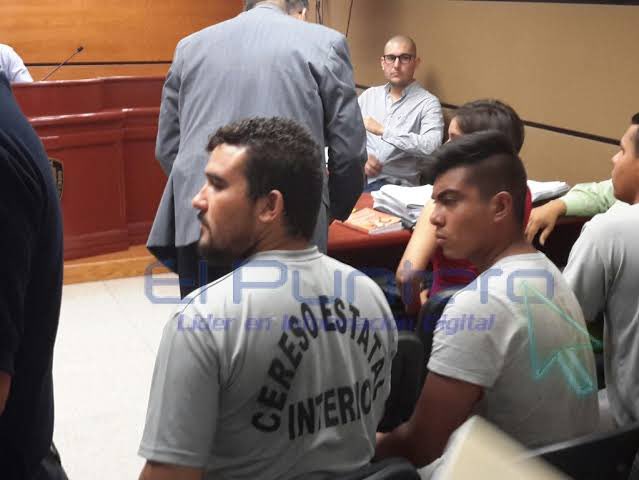 Gomez_Brenes's tweet photo. ¡El tiempo nos dio la razón!

En casa ya nos estamos preparando para una tremenda carne asada en caso de confirmarse la detención del corrupto Cesar Duarte. 

No se me olvida que por combatirlo y denunciarlo, durante su gestión termine en máxima seguridad del CERESO estatal. https://t.co/DxIGLT7sFo