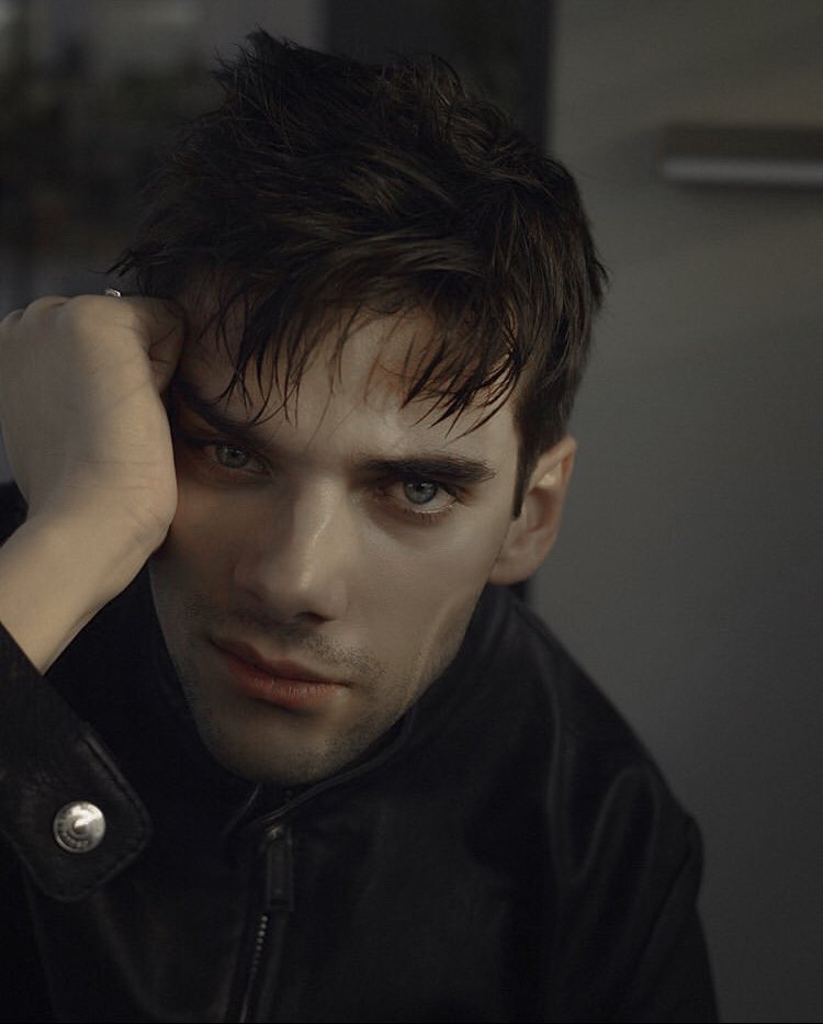 𝐓𝐡𝐚𝐭 𝐭𝐡𝐞 𝐛𝐥𝐨𝐨𝐝 𝐲𝐨𝐮 𝐛𝐥𝐞𝐞𝐝 
                 𝐈𝐬 𝐣𝐮𝐬𝐭 𝐭𝐡𝐞 𝐛𝐥𝐨𝐨𝐝 𝐲𝐨𝐮 𝐨𝐰𝐞