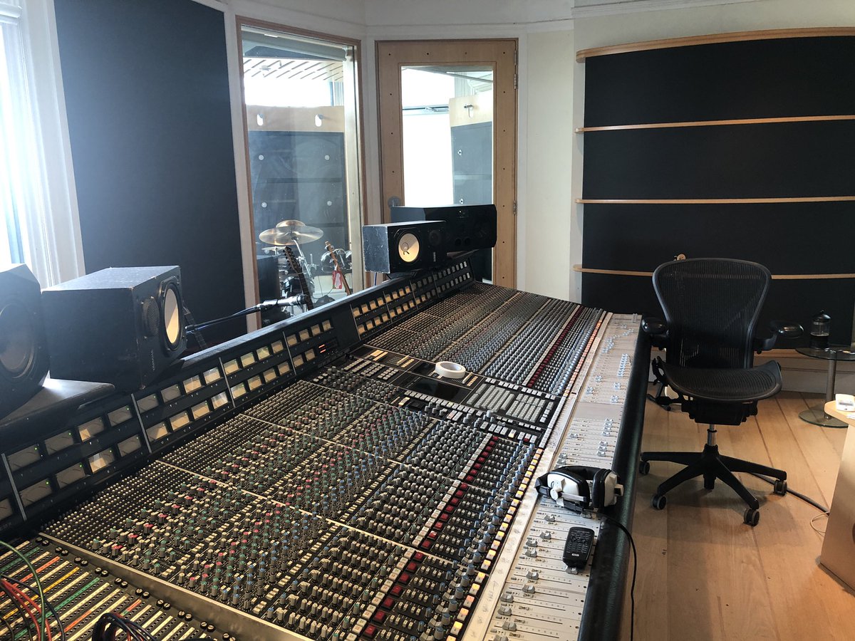 nickiwellsmusic's tweet photo. SeaStudio #album #turya #newmusic #coming https://t.co/EGbbGM9LP0