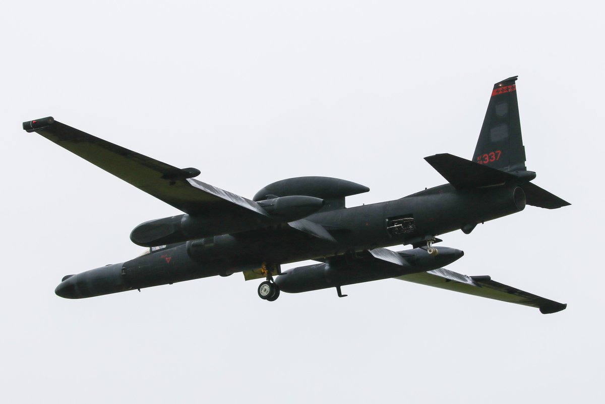 Swisscheese80's tweet photo. Some images of the U2 landing @RAF_Fairford this afternoon. Waiting in the rain for it but totally worth it!! #avgeek #planespotting #U2 #DragonLady #SpyPlane https://t.co/pf1bA9ak0q
