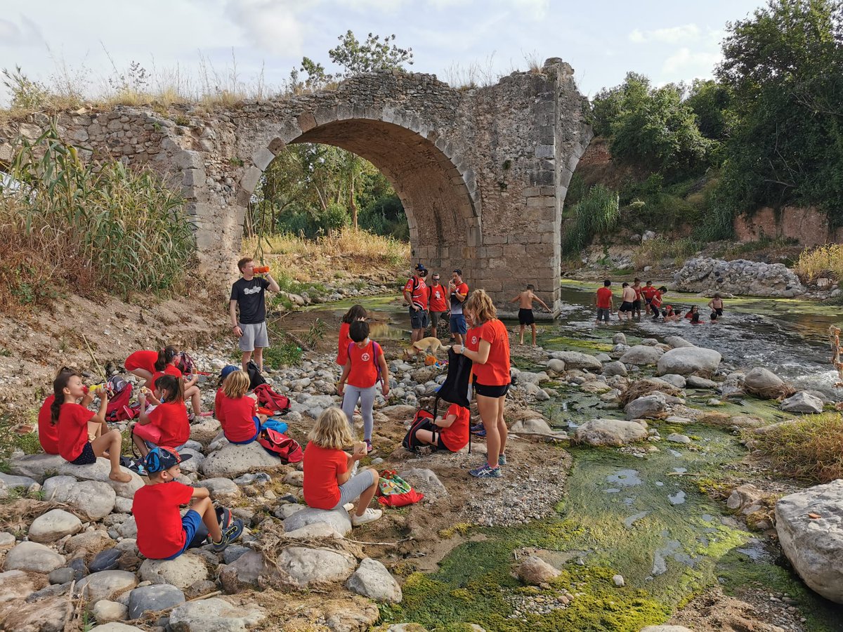 JovesValls's tweet photo. La nostra canalla ha viscut una tarda molt divertida i saludable!
Al combinar bon ambient, caloreta i ganes d'estar junts, sorgeixen excursions com les d'avui per gaudir de la natura i dels millors paratges de casa nostra! 👣🍃
#canalla #collajoves #cjxv #ponttrencat https://t.co/RgB7gACTT9