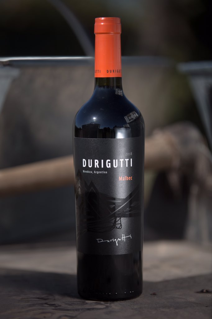 #NewLabels
Seguimos presentándote las etiquetas renovadas de nuestra línea que muchos concen como “black label” con este #DURIGUTTIMALBEC, un vino joven, sin filtrar, que nace la combinación de terruños: uvas de Valle de Uco (La Consulta), con las de Luján de Cuyo y Medrano.