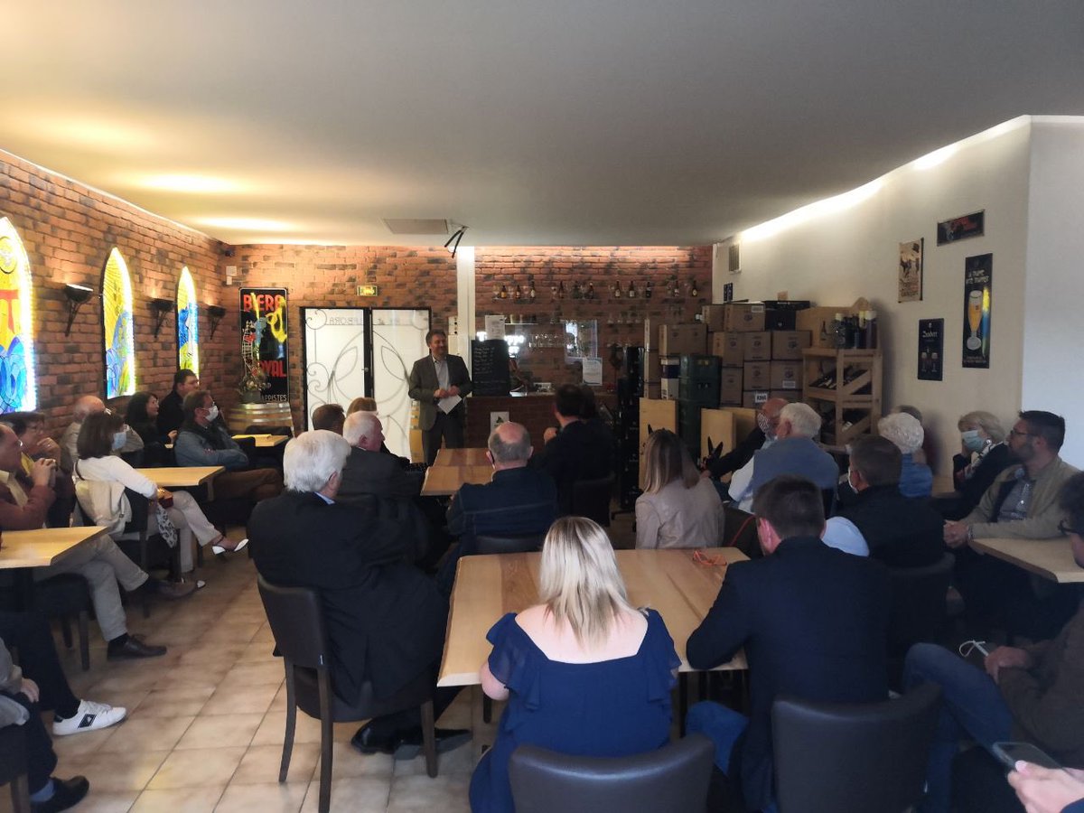 LR5905's tweet photo. Dernier rendez-vous de l’année pour @lesRepublicains de la 5ème du Nord: le pot de fin d’année au T dans la belle commune de #Wavrin, autour de notre député @SebastienHuyghe. Bel été à tous! https://t.co/Owv34txsFC