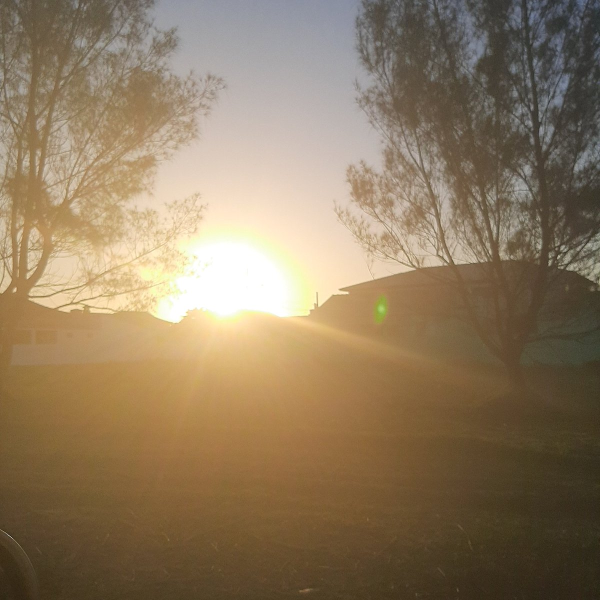 SheilaShsate's tweet photo. Por do Sol em Farol ���
#pordosol #sunset #sol #praia #casuarina #faroldesaothome #meurefugio #RiodeJaneiro #Brazil https://t.co/dVTAh9DlE6