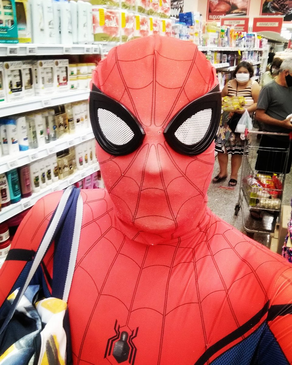 AranhaRio's tweet photo. Voltei pro Rio e hoje foi dia de compras! Nada melhor que esse traje pra me proteger e proteger os outros do Corona. Mas se não tiver, pelo menos use máscara.#homemaranhadorockinrio #homemaranha #spiderman #usemascara #fiqueemcasa #stayhome #aranhaverso #spiderversebr #spidervese https://t.co/xRRU4feQCR
