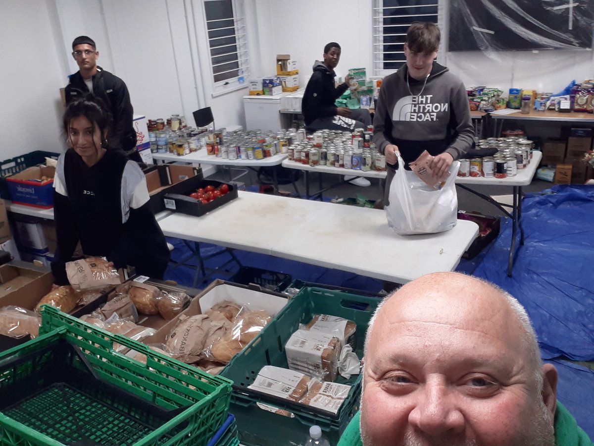 Defib_Dave_YAS's tweet photo. A socially distanced couple of hours with the team @CATCHLeeds tonight. Lovely to meet @CllrSalmaArif and talk about the #999AspireProgramme and the plan to hopefully extend it into the local area. Finishing with a pic of the guys working hard in the food hub 👏
@YorksAmbulance https://t.co/OIKekX4E9N