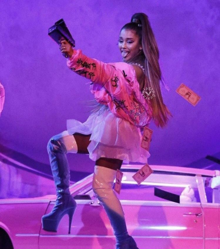 dangerdolqs's tweet photo. making an ariana fan acc! https://t.co/l6jNI3d5e4