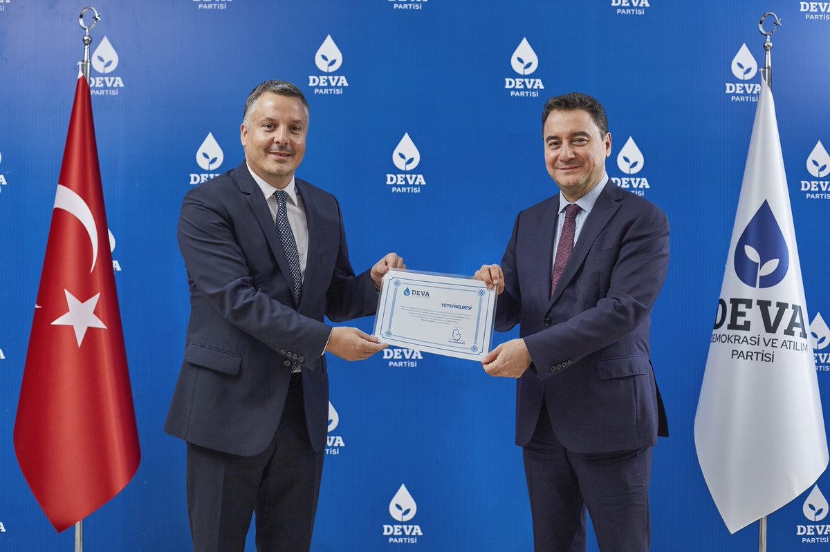 DEVA Partisi Balıkesir Kurucu İl Başkanı Kemal Aydemir’i tebrik ediyor, yeni görevinde başarılar diliyoruz. Partimiz için ve ülkemiz için hayırlı olsun.

👉 devapartisi.org/teskilat/il-ba…