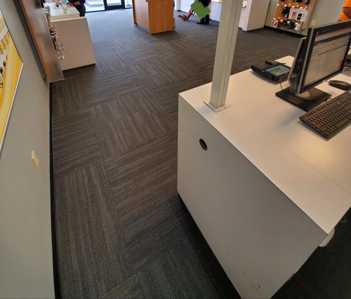 JBetleyoun's tweet image. Before and after Sprint store in Greensboro NC! 
#romanoffreno
#romanoffeast
#weinstallcommercial 
#installhappiness
@CoastalROM