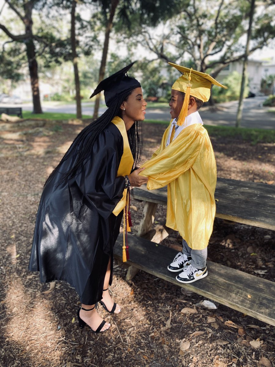 shaebabeyy's tweet photo. pretty girls get degrees -@Saweetie 👩🏽‍🎓🎉🎓 https://t.co/6fbbFUWldg