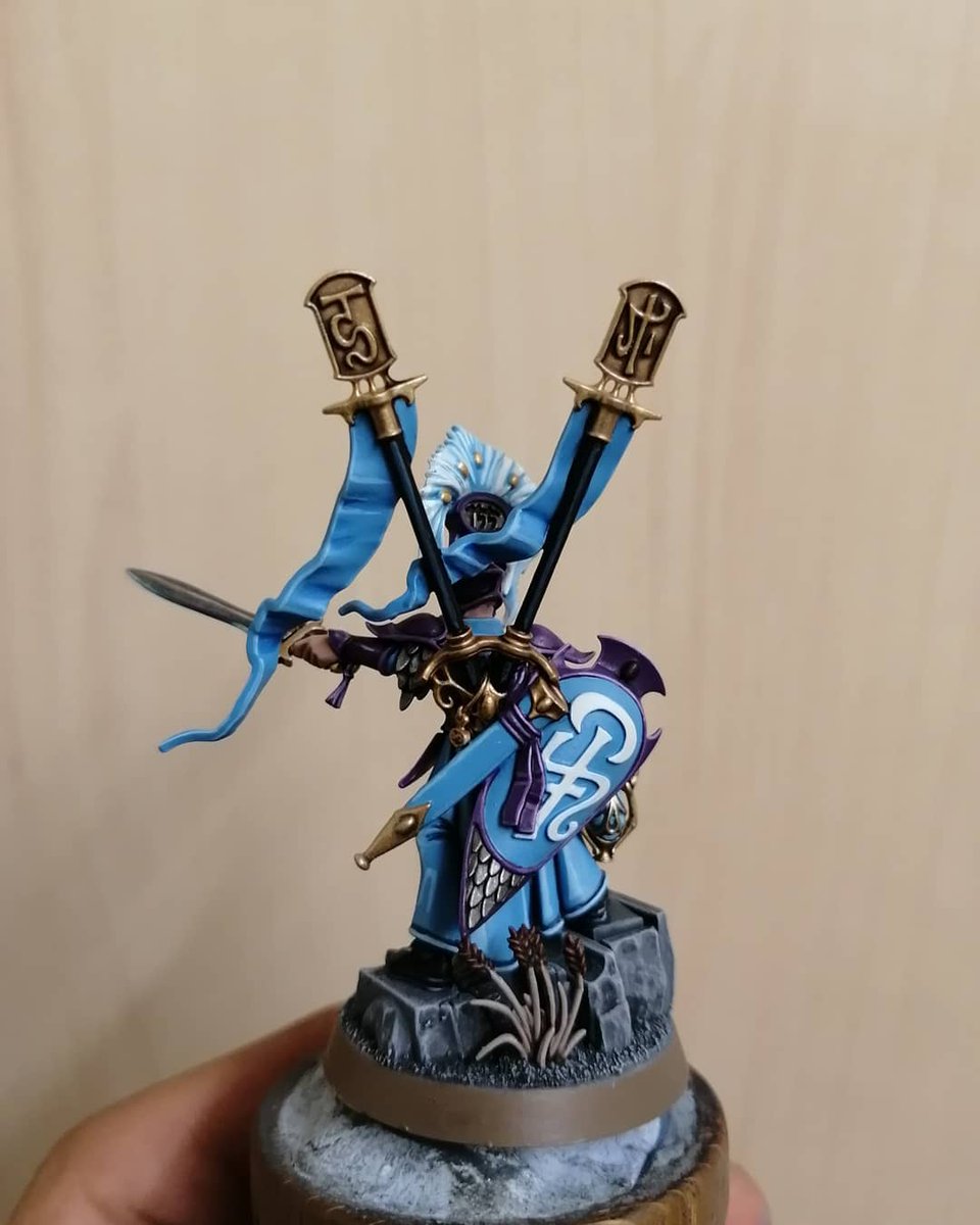 Gaba_Wocky's tweet photo. Here's my High Warden for my Lumineth #lumineth #luminethrealmlords #ageofsigmar #warhammer #auralanwardens #vanari #elves #elf #hysh #realmoflight #ymetrica #syar #iliatha #zaitrec #paintingwarhammer #warhammercommunity https://t.co/3Jl4ffploV