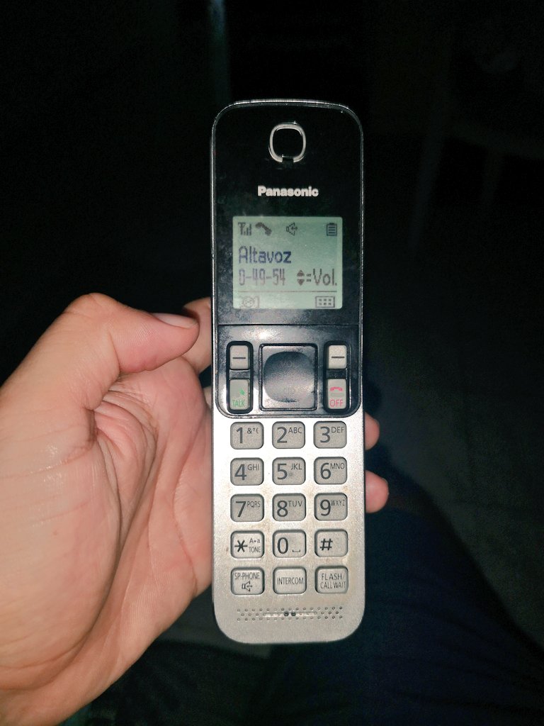 DTFARFAN's tweet photo. @MovistarCo 50 minutos a esperando a q me tiendan y me aburri tuve que colgar.... que mal servicio al cliente!!! https://t.co/0wehx7wvu3