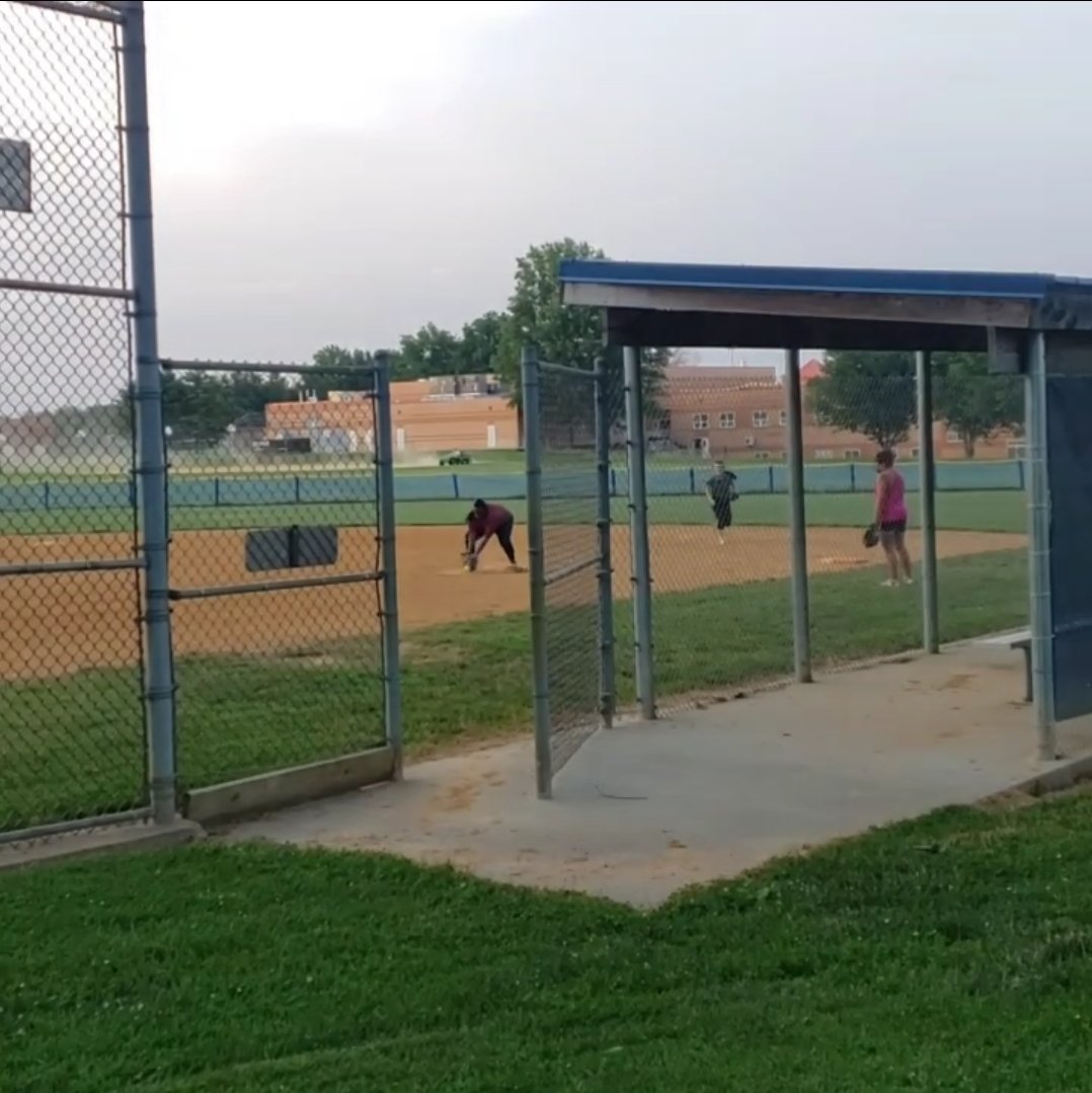 CharlesCtyElite's tweet photo. Another great practice in the books!! Way to work hard every rep Nazara!!
#NazaraMuhammad
#SetonSoftball🥎
#GettingBetterEveryDay
#CharlesCountyEliteProduct💙💛 https://t.co/VYpFdM1H5g