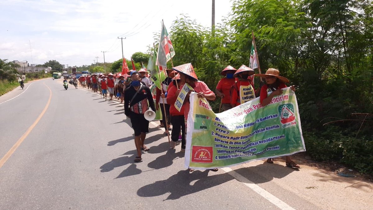 170 petani Simalingkar dan Sei Mencirim Deli Serdang  sekarang jalan kaki menempuh 500 kilo meter menuntut Tanah dan Lahannya yang digusur. Tolong atasi segera :  Kementrian Agraria/ATR, Menteri BUMN, Anggota Komisi II, IV dan VI DPR RI serta PTPN II untuk keadilan agraria Petani