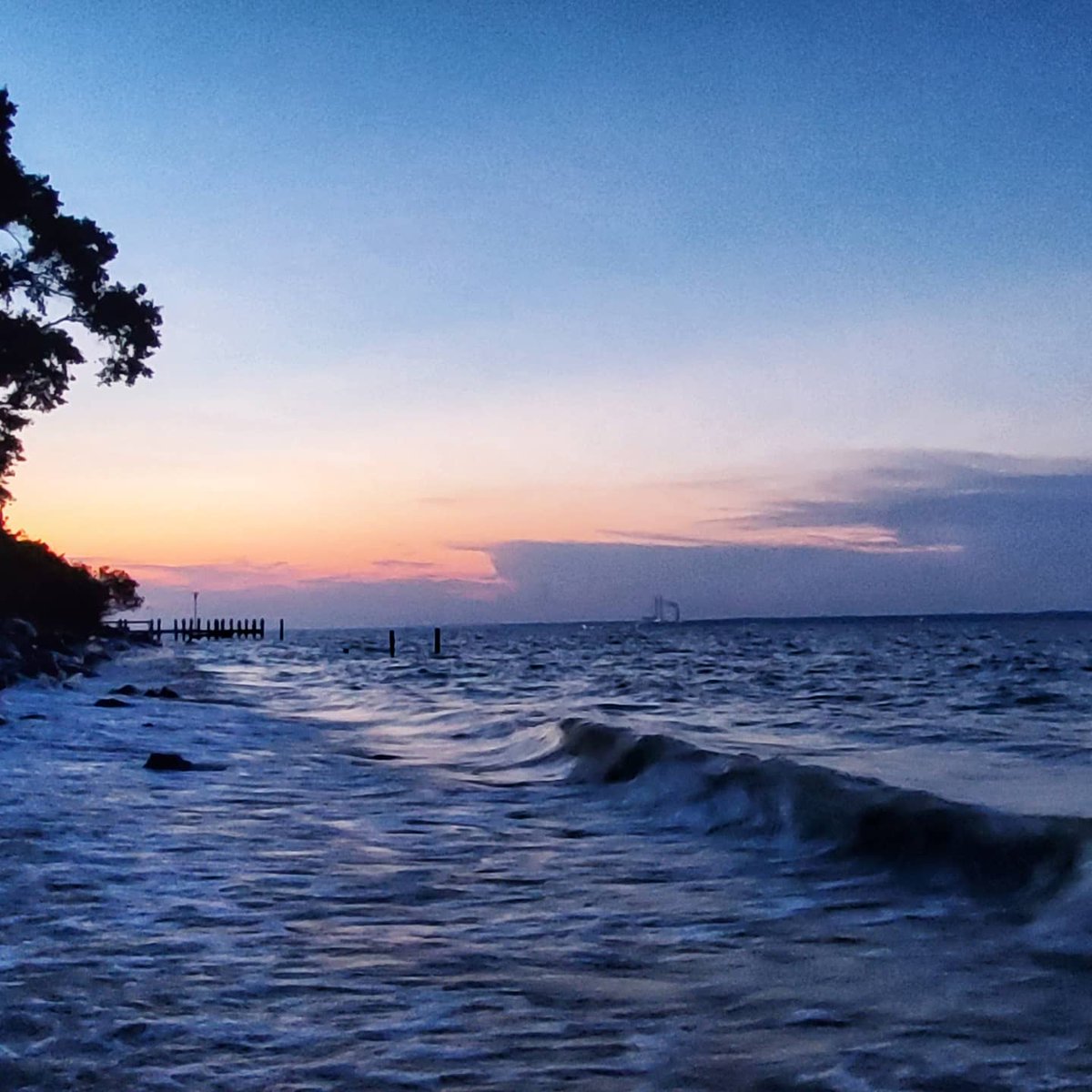 BronwenDecker's tweet photo. My sunset drive @VisitCBVA https://t.co/VlxVdSacoB