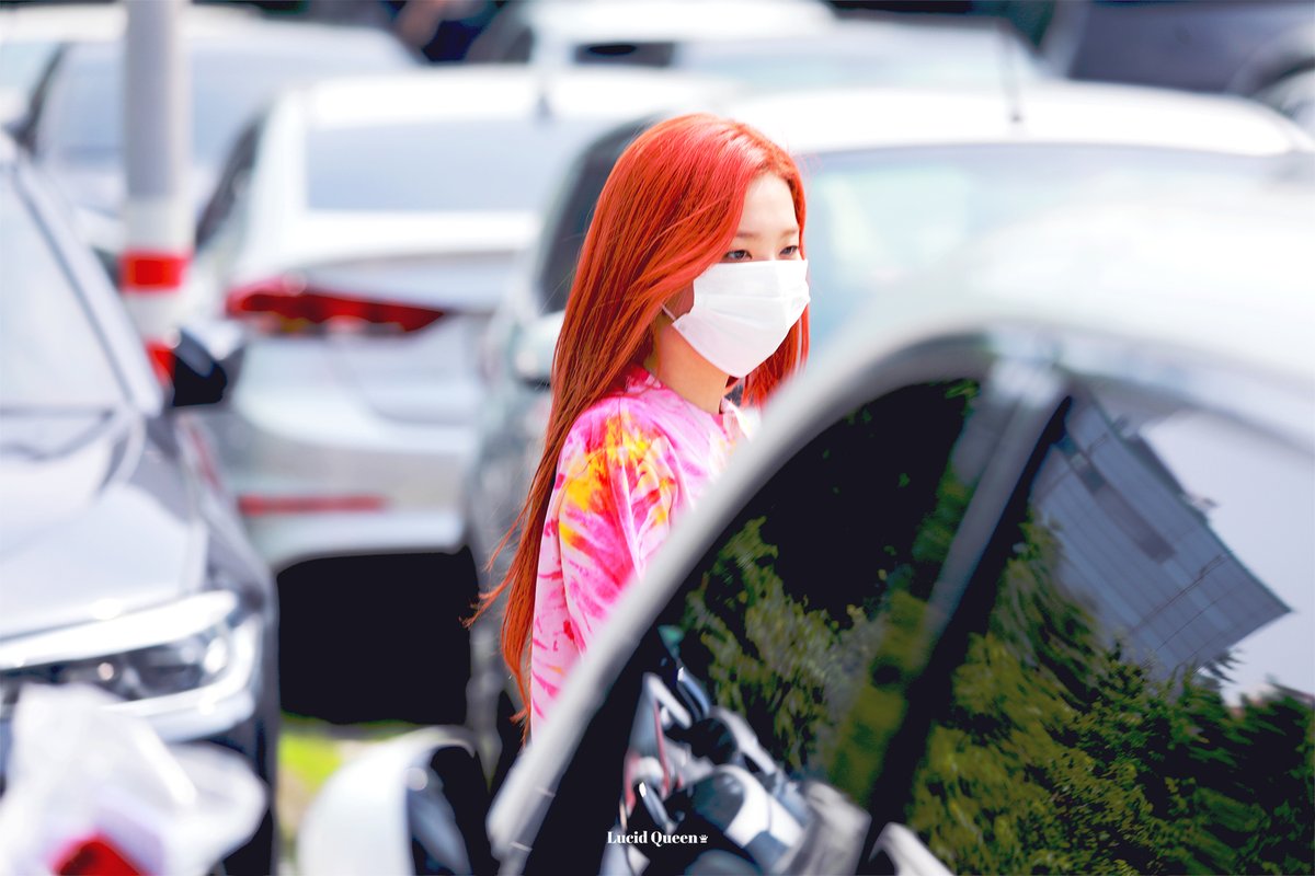LucidQueen0210's tweet photo. 200708 컬투쇼 퇴근 1pic
MY QUEEN
#RedVelvet_IRENE_SEULGI #레드벨벳_아이린_슬기 #SEULGI #슬기 #RedVelvet #레드벨벳 #Monster https://t.co/uYFATvYI1Q