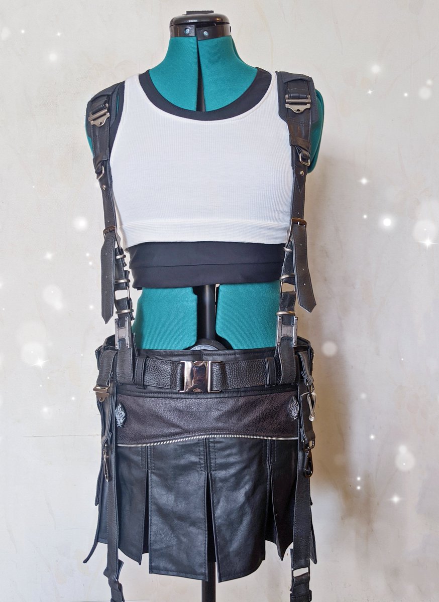 RainingCation's tweet photo. That's a wrap folks. This is probably the LONGEST #cationWIP thread I've made on Twitter but hope this was helpful to anyone making Tifa! :D Happy crafting~
Right photo: @_kimchicake_ https://t.co/aKFS1fcRl7