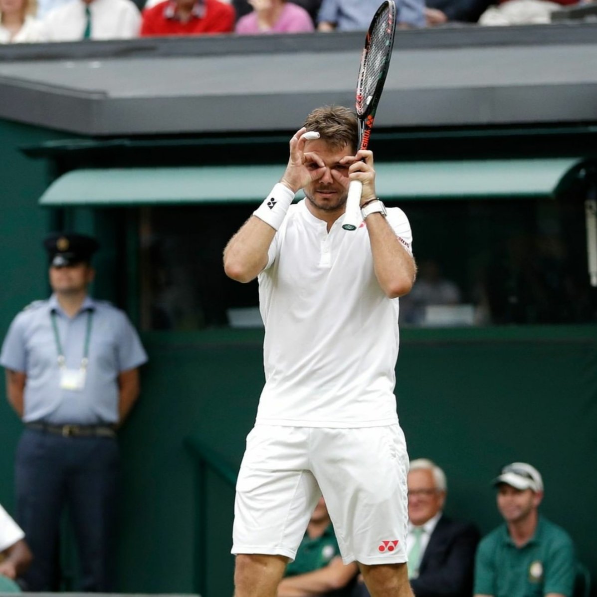 chda7777's tweet photo. 😂👀👓🎾🌱 #FunMemory #FunnyGuy #GreatHumour #ThrowbackThursday #tbt #MissingTennis #Wimbledon #StanTheMan #Wawrinka https://t.co/XginTXhpQb
