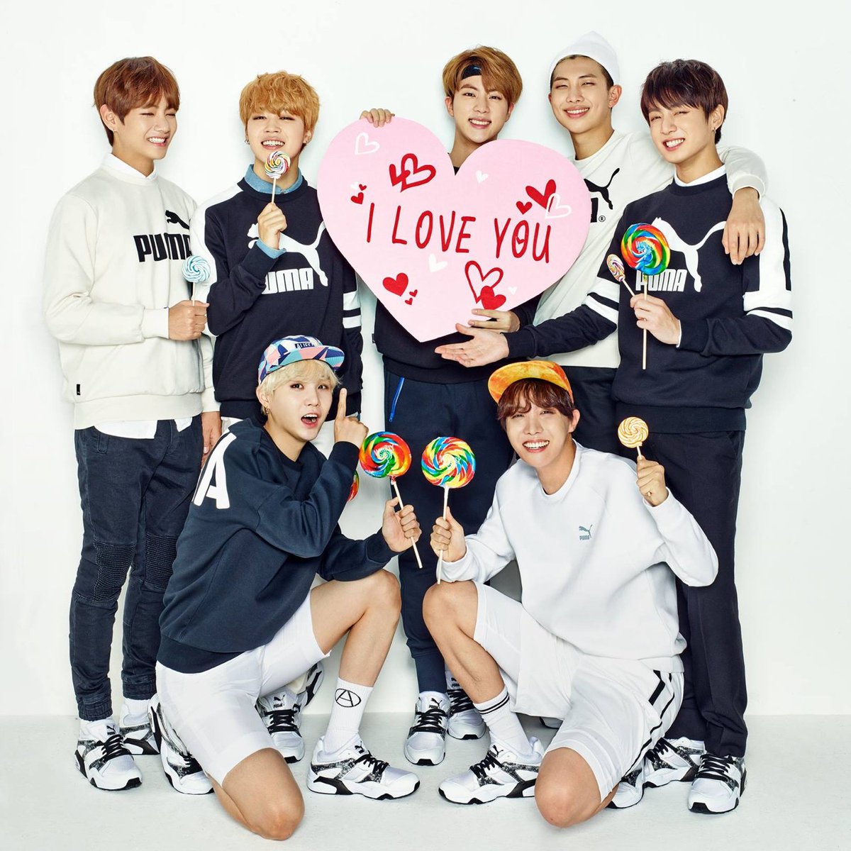 RistiChan99's tweet photo. 2017 I became an ARMY. Take part in encouraging, supporting and protecting BTS. Really feel like family. Indeed we have never known and met each other. But the feeling of love is there. For ARMY in all around the world. I Love You 💜
 
#PurpleARMYDay  
#OurPurpleDay 
@BTS_twt https://t.co/6bCd7wgwg4