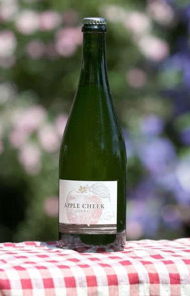 doushinhoudouc's tweet photo. ▶︎余市産リンゴのシードル 余市町農協が発売
✔︎「APPLE CHEEK」は、英語で「りんごのように赤いほっぺ」☺️😊🤗🍎
https://t.co/fie0zfMDa5
どうしん電子版
#余市町農協 #リンゴ #発泡性果実酒 #シードル #りんごのほっぺ #平川ワイナリー #APPLECHEEK https://t.co/4Bv6BouvvX