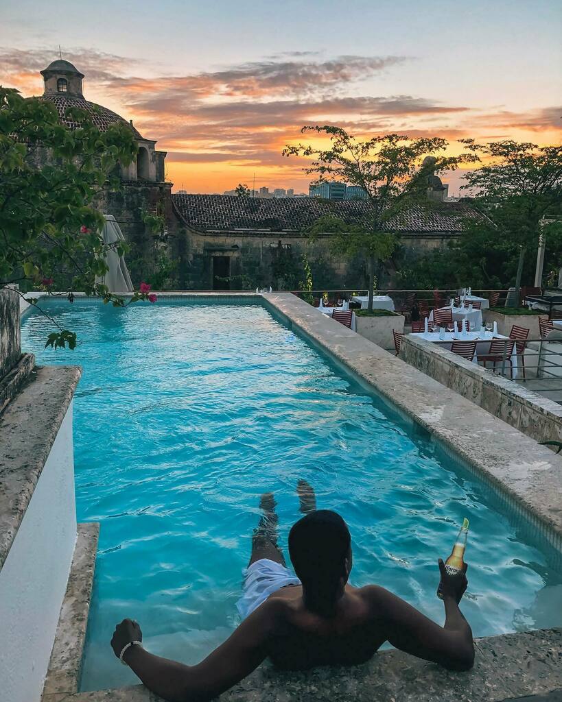 ↴ 🍻🌅 Coronitas + Sunset = la combinación perfecta 😍👌🏽¡Salud! ⁣
⁣
Los mejores momentos se disfrutan con una cervecita en mano, y que mejor momento que este para brindar junto a una <a href="/corona/">Corona</a> 😍🔥. ⁣
⁣
¿Soportan?
Delen' pa' ca 🙌🏼🍺🍻