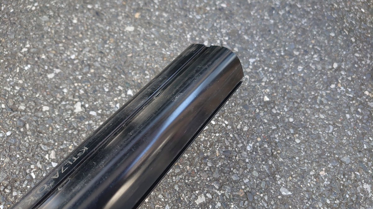 K2 お仕事シーズン突入中 おはようございます 車の中に積んでる黒 や茶色の配管カバーのスリムダクト こちらすぐ傷になりますがシリコンスプレーやタイヤワックス吹き付けておけば かなりピカピカになります ちなみにアイボリー等の白系やエアコン本体は