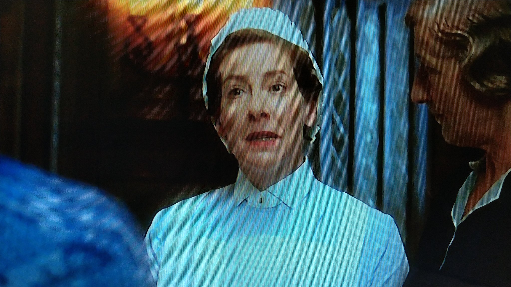 Twitter 上的 枝 名探偵ポワロ 杉の柩 冒頭のキャスト名を見ていたら フィリス ローガンさんのお名前発見 フィリス ローガンさんと言えば ダウントンアビー でヒューズさんを演じている方ですよね ちょっとお若いヒューズさん ナースの役でした