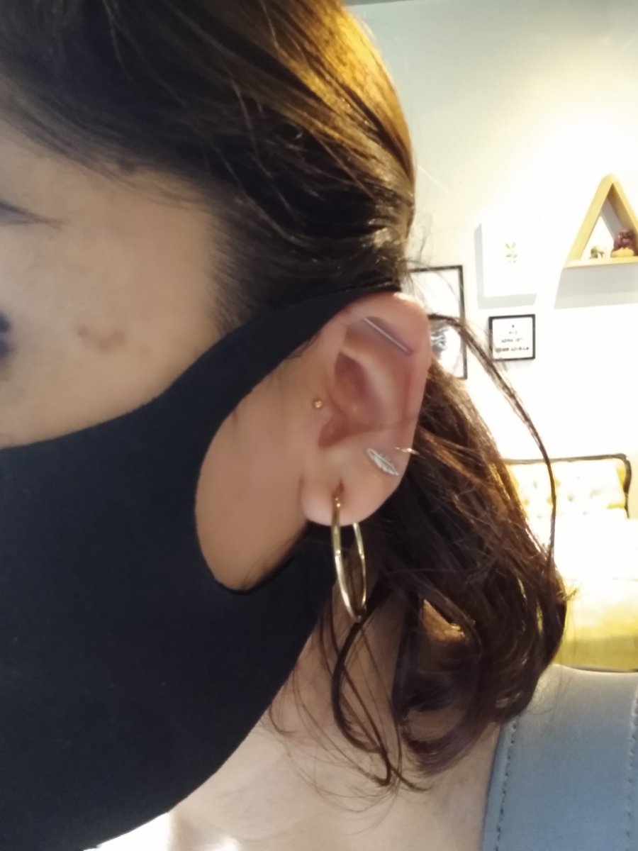 marapepper's tweet photo. Ear candy...
Nuevo piercing en el triangulito😬🥰
#piercingqueen https://t.co/s88xxTHQLt