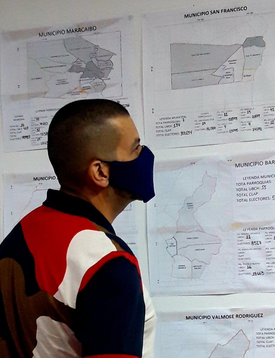 Omar_PrietoPSUV's tweet photo. 1. Supervisando la nueva sala situacional de los #CLAP para fortalecer el trabajo de distribución de alimentos con mayor rigurosidad y monitoreo en todo el #Zulia en estos tiempos de #CuarentenaEstrictaRadical y haciendo énfasis en sectores aislados de Mcbo.
#16AñosMisiónMilagro https://t.co/mQwZGwIelH