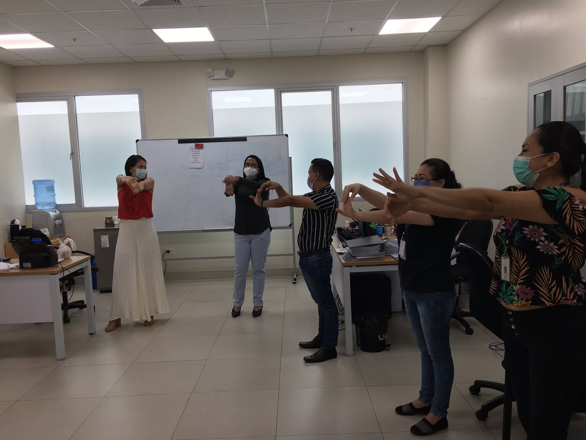 HEP_Zona4's tweet photo. Las pausas activas son breves descansos durante la jornada laboral que sirven para recuperar energía, por ello el equipo de salud Ocupacional del Hospital de Especialidades, fomenta estas actividades entre el personal sanitario, con el objetivo de reducir los efectos del estrés. https://t.co/JTCwOSQiSx