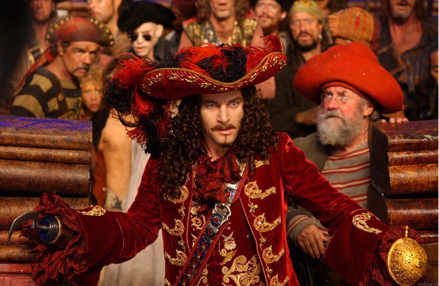 映画情報 オスカーノユクエ ディズニー実写版 Peter Pan Wendy でジュード ロウがフック船長役を演じることが決定 これまでは ダスティン ホフマン ジェイソン アイザックス ヒュー ジャックマンらが演じてきたが 若き日のダンブルドア先生や