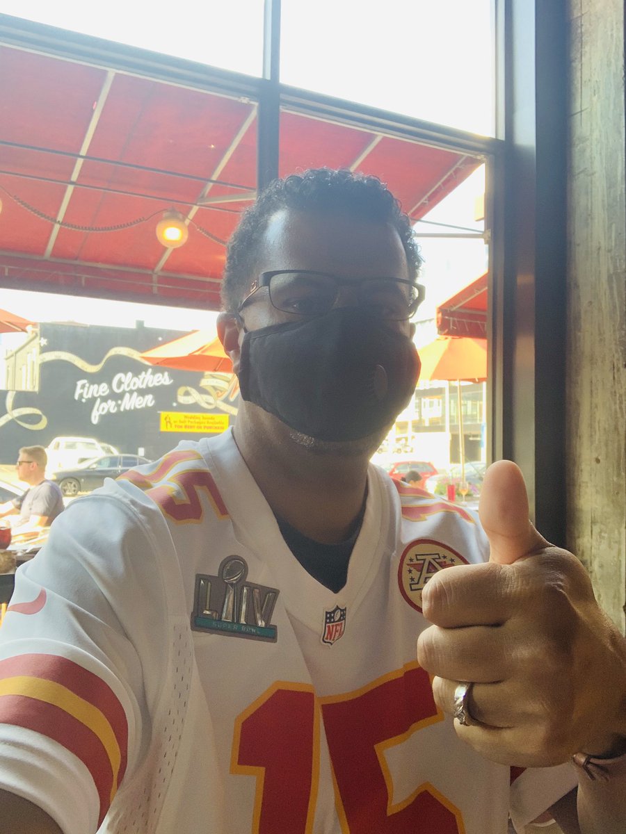 NateHogan9's tweet photo. @kcps_DLTeam @kcpublicschools @MannyforKC @marlashep @GraphicGator @KellyWachel @drjencollier @wendellswonders @TinaSDuvall Alright, let’s do this! #dltpd20 #kcps #kcmo https://t.co/mczh7cUSoq