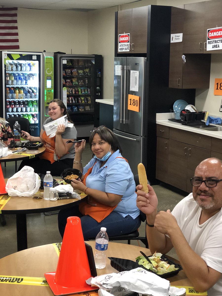 KennyB1080's tweet photo. 180 days safe never tasted so good!! Amazing job team on reaching 180 days!! Celebrating with Olive Garden #180dayssafe @delaine_lynch @CodyCWKking @LelandM65171460 @MillieR33059689 @LindaStverak @EfrenExports @RyanCliburn https://t.co/uvgmVHl7sE