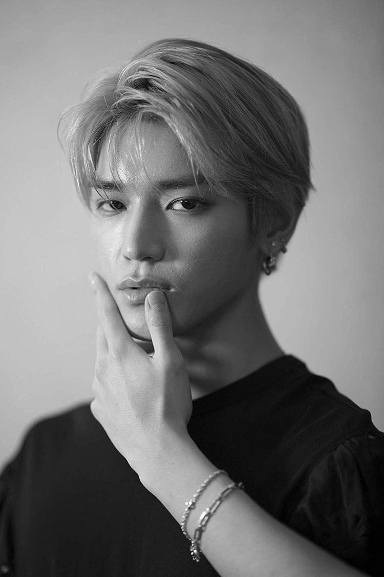 black & white taeyong hits different.