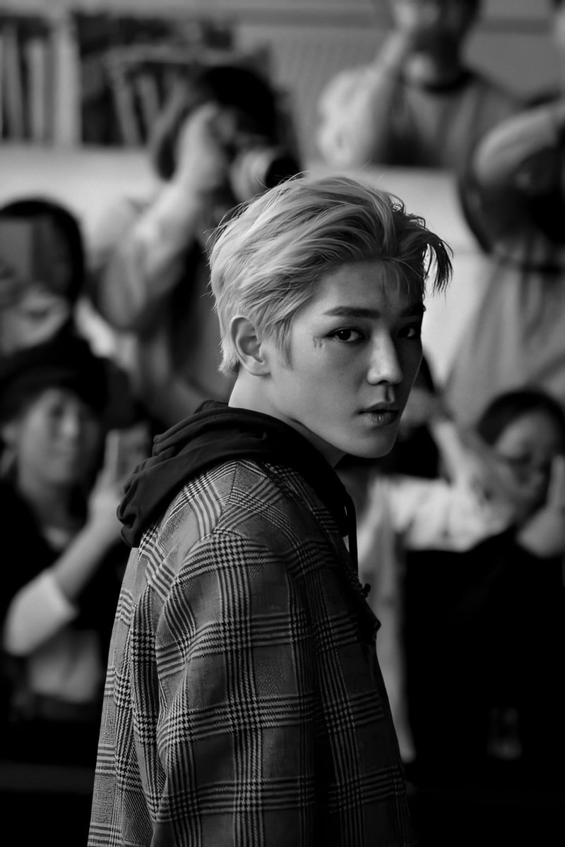 black & white taeyong hits different.
