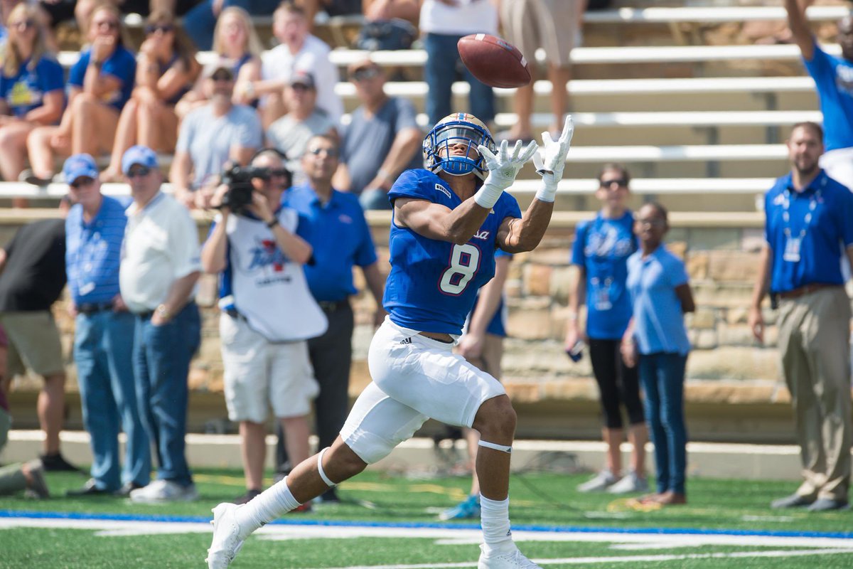 BBJ8K's tweet photo. #AGTG #TTP #LLYAYA NOTHING BUT GOD🖤🖤! After a quick talk with @CoachAshTU I am blessed to receive my 2nd offer of the day from the University of Tulsa !! #Reigncane 🌀 https://t.co/JeUVTKNwX4