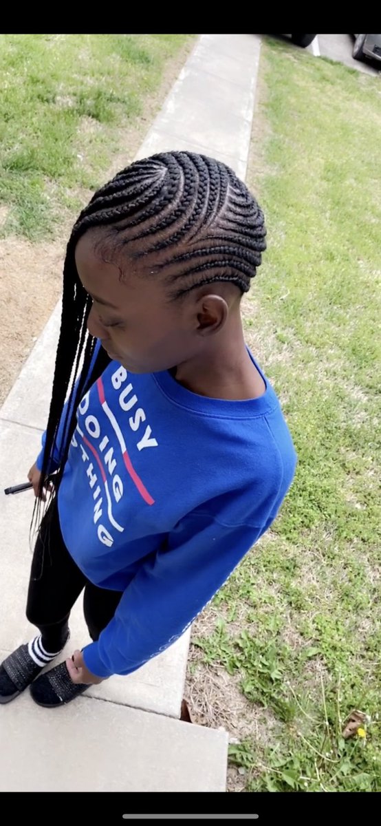 lessyoumoredej's tweet image. #WhosWhoofSIUC Hey yalllllll 💕 my name is Dej I’m a soon to be graduate student here and I can braid my ass off 😭 Follow my Hair Page on Insta @ Dejdidit_ 💁🏻‍♀️