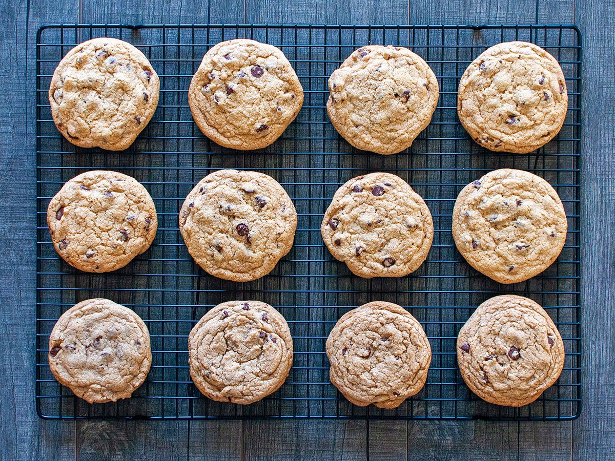 ToddWilbur's tweet photo. Copycat Mrs. Fields Chocolate Chip Cookies: Created with secrets I learned at Mrs. Fields HQ, this is perhaps one of the best chocolate chip cookies to ever come out of your oven.
https://t.co/y0Ko2PFJky
#copycatmrsfields #mrsfieldscookies https://t.co/Q0b104ZAUF