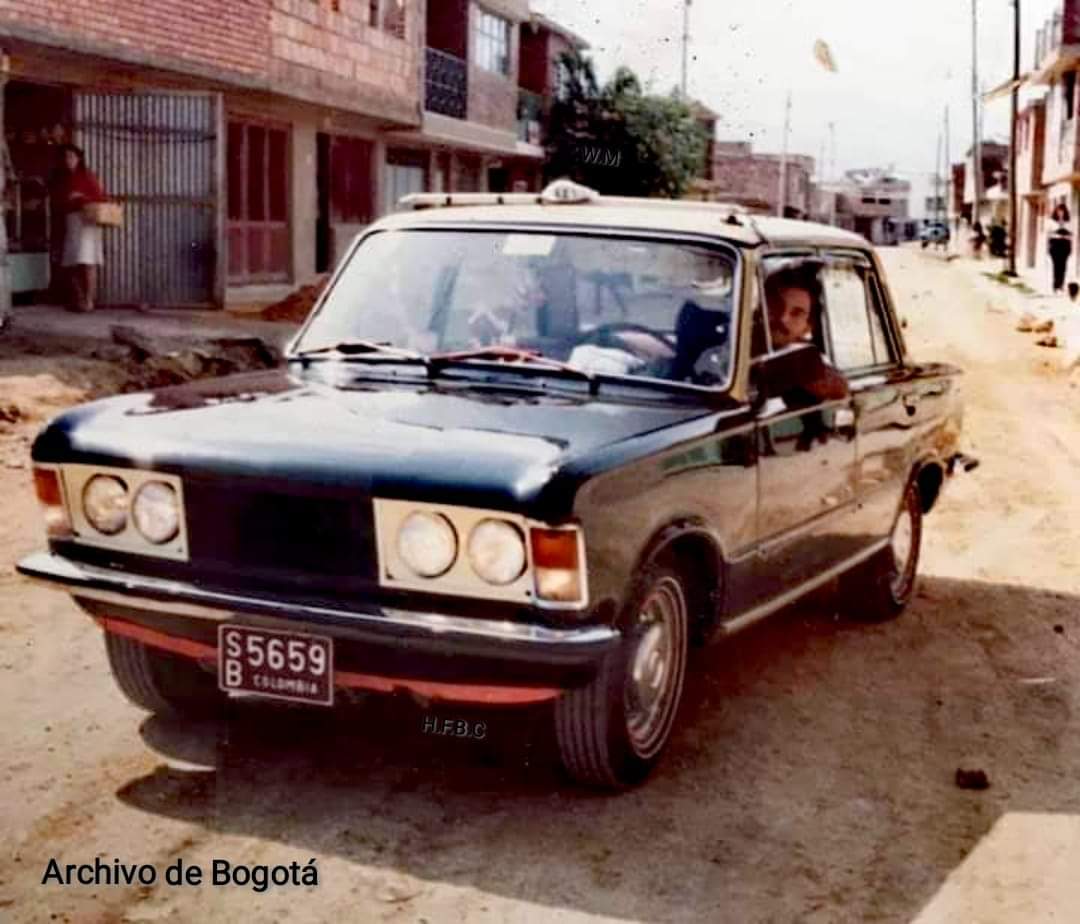 Historia Fotográfica de Bogotá y Colombia on Twitter: "El Taxi 🚕 Fiat  Polski 125P... Bogotà a finales de los 70. https://t.co/EbJ3nBlHDh" /  Twitter