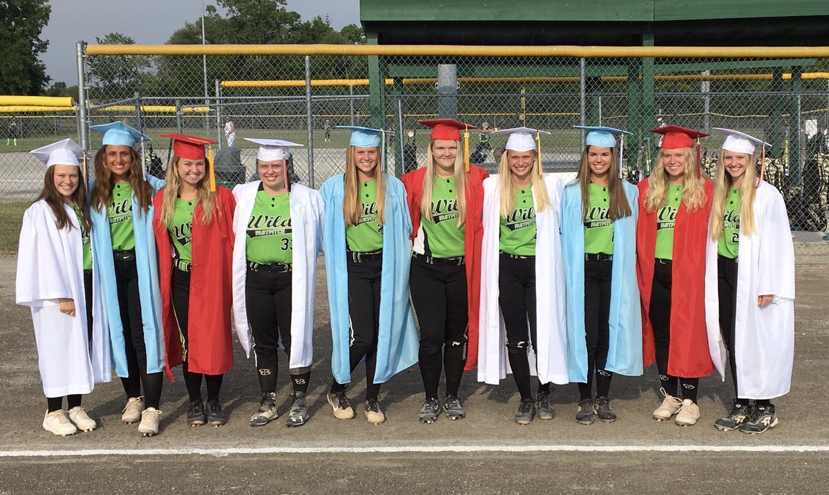 LivoniaWild's tweet photo. 18U-Michels with a pre-game grad photo opportunity.  #gowild #congratstoall #gogettheW https://t.co/wUcZcBJffV