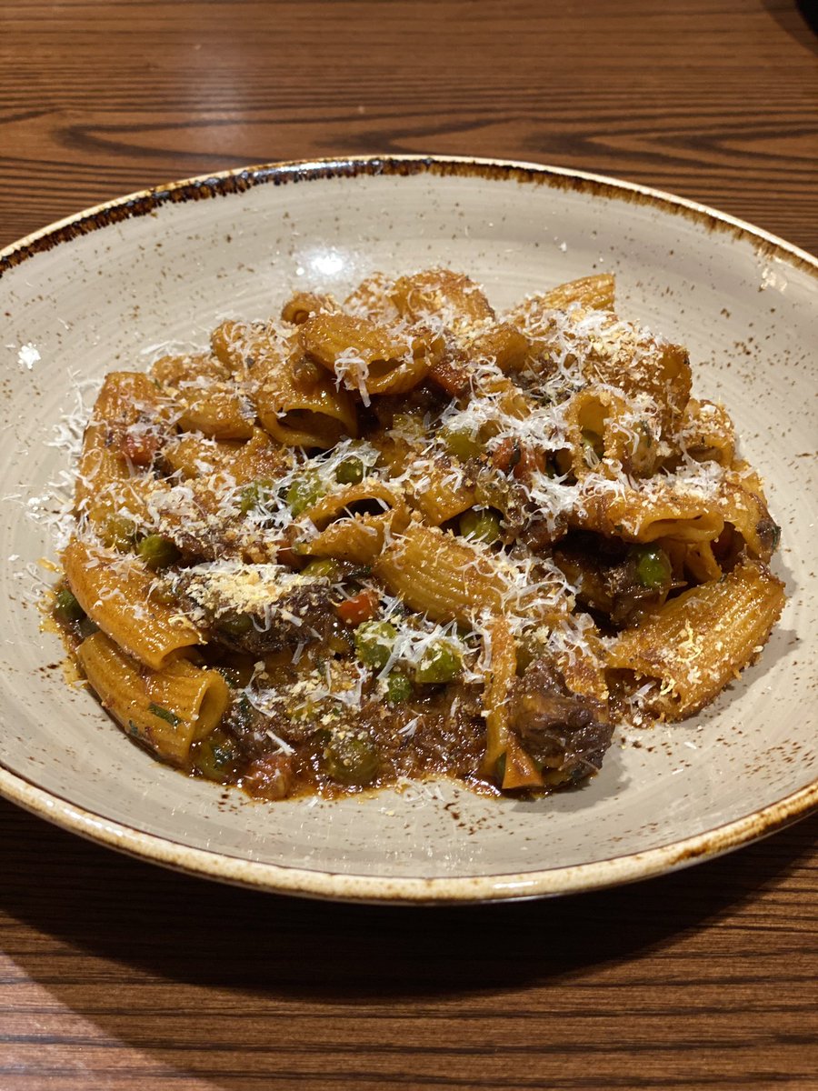 TheUnionLeague's tweet photo. Torresdale’s new menu started today! And it’s delicious! Here’s one of our favorites. Rigatoni, braised lamb, peas, Pecorino. Stay tuned for more and be sure order yours to go or reserve for outdoor dining. #ultorresdale #uldining #newmenu #leaguelife #rigatoni https://t.co/RNWBSDeKeU