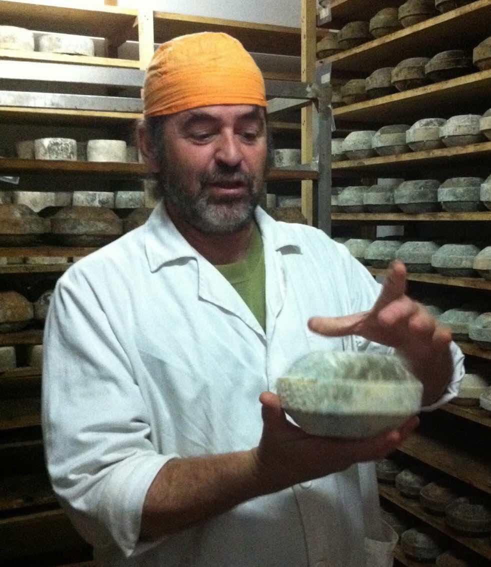 redqueserias's tweet image. Preparando el “Taller online de iniciación a la cata de quesos” que tenemos mañana jueves. Imparten voluntariamente para todos los asociados de #QueRed, Angel Valeriano, de la Quesería Artesana Los Corrales y Rodolfo del Río de @wellDone_quesos #QueRed #queso #España #food