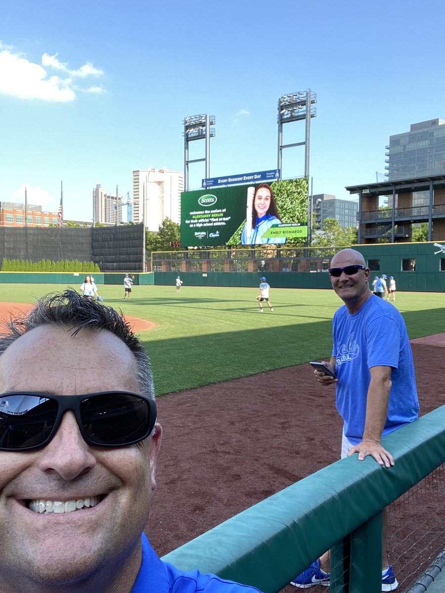 Todd_spinner's tweet photo. Great night at the ol’ ballpark! The doubleblue boys of summer had one last hurrah on the diamond. Thanks to @ScottsLawn, @CLBClippers for a historic event! Thanks @obhsbaseball for letting 2 old guys hang around! #Family✔️🐻⚾️
@BerlinBearsAD @obhsstudentnews @berlinbears2020 https://t.co/vXbBb5khuK