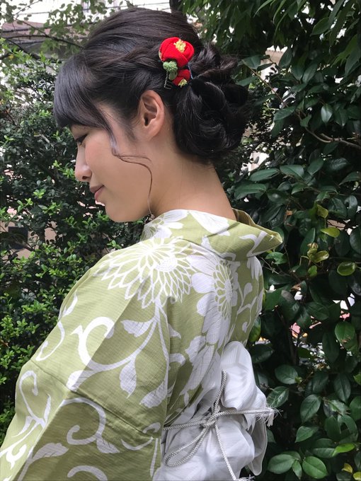 オークションに出してる浴衣は,2017年08月27日のオフ会で着てたもの💚  六本木ヒルズでBBQしたり,かき氷のEVENTやってて心惹かれてたらファンの方が買いに行ってくれたり😭💓カラオケしたり,楽しかったなあ。  この日初めてお会いしてあれからお会いできてない方は元気かしら？  いつでもWelcomeだよ！