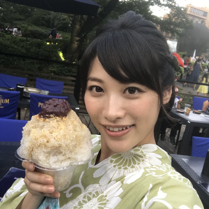 オークションに出してる浴衣は,2017年08月27日のオフ会で着てたもの💚  六本木ヒルズでBBQしたり,かき氷のEVENTやってて心惹かれてたらファンの方が買いに行ってくれたり😭💓カラオケしたり,楽しかったなあ。  この日初めてお会いしてあれからお会いできてない方は元気かしら？  いつでもWelcomeだよ！