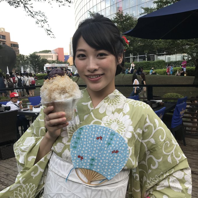 オークションに出してる浴衣は,2017年08月27日のオフ会で着てたもの💚  六本木ヒルズでBBQしたり,かき氷のEVENTやってて心惹かれてたらファンの方が買いに行ってくれたり😭💓カラオケしたり,楽しかったなあ。  この日初めてお会いしてあれからお会いできてない方は元気かしら？  いつでもWelcomeだよ！