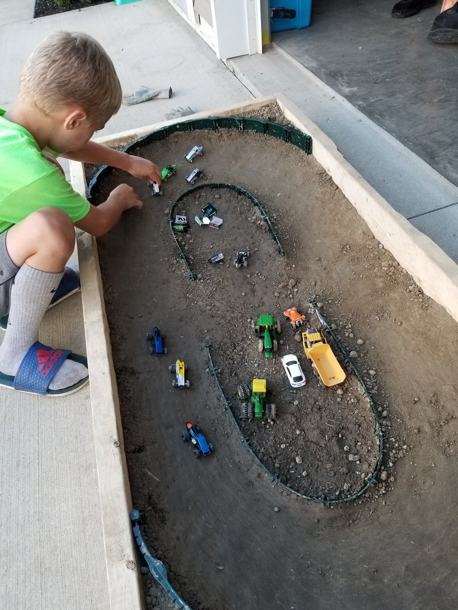 mowrer51's tweet photo. Who needs to go to the races when you have your very own racetrack at home😂🏁🏎️ https://t.co/wQZbuOtqGR