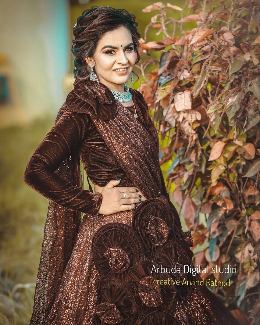IDivyaChaudhary's tweet photo. कोई पण व्यक्ति तेना कर्मोथी महान होय छे,जन्मथी नहीं.
#divyachaudhary #DivyaChaudharyOfficial #DivyaChaudharylive #livemusic #GujaratiFolkSinger #Artist #gujarati #InternationalOfIndia #gujaratinewspaper #artical #verifiedinstagram #india #facebookverificationloop
@premiumbusiness https://t.co/ZZvbcGtwUj