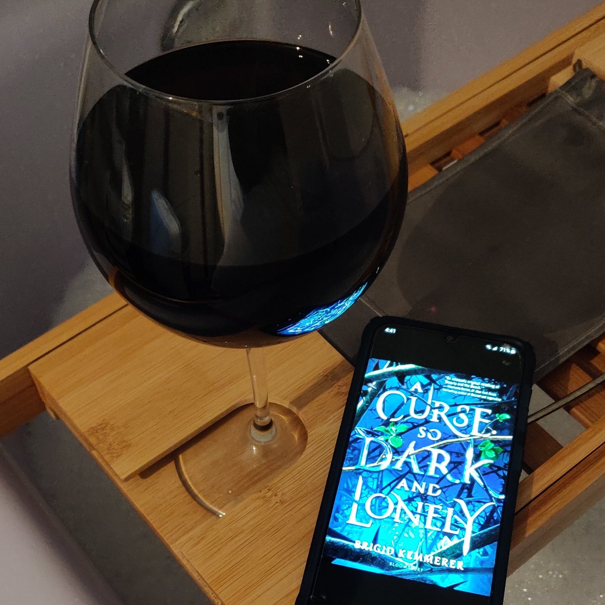 kathytrithardt's tweet photo. I couldn't pick what to feature for my #weeklytradition so here is everything I am reading right now.
Phoenix Extravagant
A Curse So Dark and Lonely
All-American Muslim Girl
Me and White Supremacy
... and a half bottle of Merlot that looks extra large at this angle. 🍷 https://t.co/livJBAnTy7