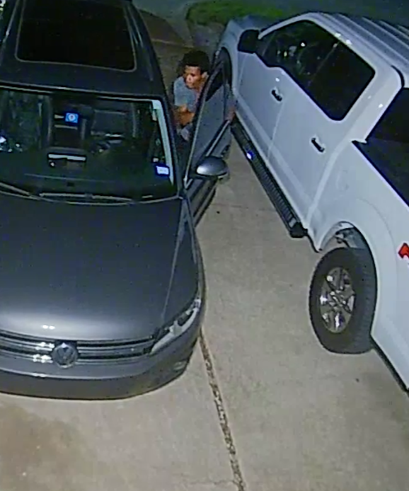 ArlingtonPD's tweet photo. Anyone know who this burglar is? This occurred in the 1500 blk. of Beach Ln. early Sunday, June 21 at about 3:45 am. Det. Pue is hoping you might know who this is. You can reach him at 817-459-5808. He wants to talk to him about getting into peoples cars without permission. https://t.co/3L6oAyRjK1